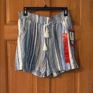 Briggs Size Medium Ladies’ Linen Blend Blue & White Shorts New with tag